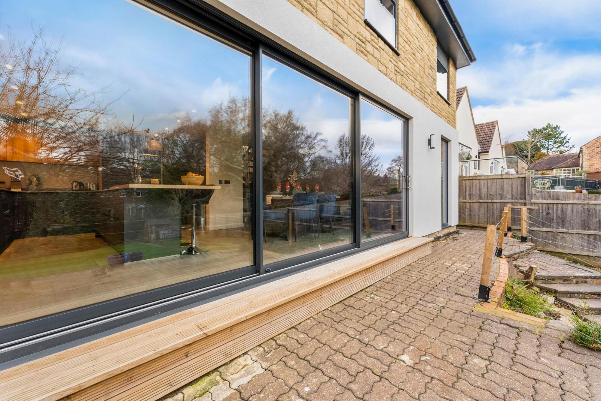 Elegant Retreat In Cheltenham - Garden & Parking Included Exterior photo