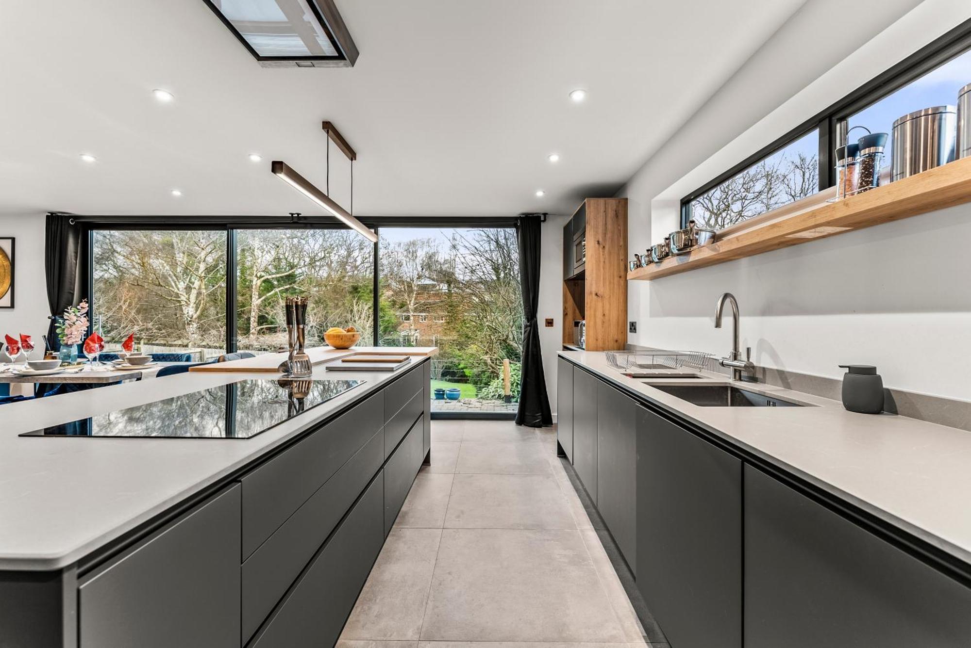Elegant Retreat In Cheltenham - Garden & Parking Included Exterior photo